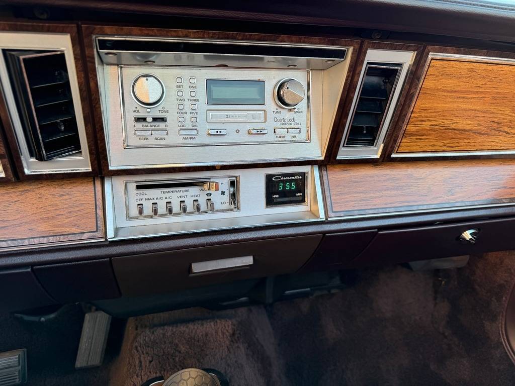 Chrysler-Le-baron-1982-white-11