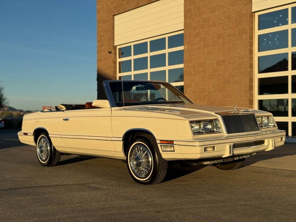 Chrysler Le baron  1982 white