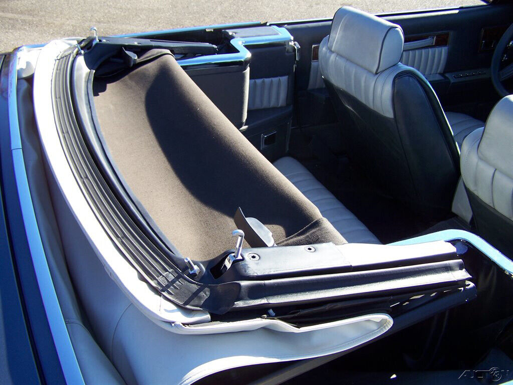 Chrysler-LeBaron-1985-Convertible-22