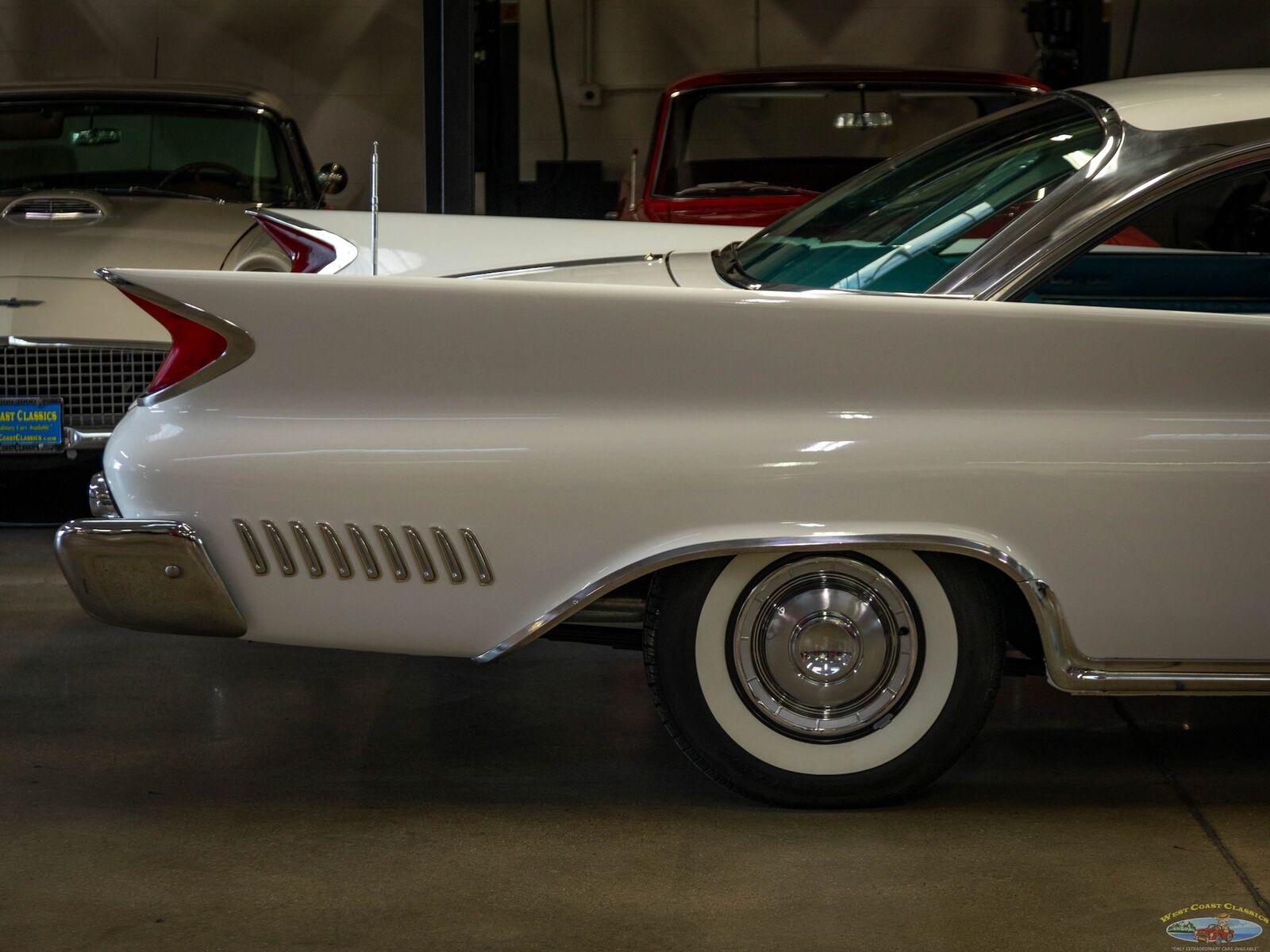 Chrysler-New-Yorker-1960-2-Door-Hardtop-1