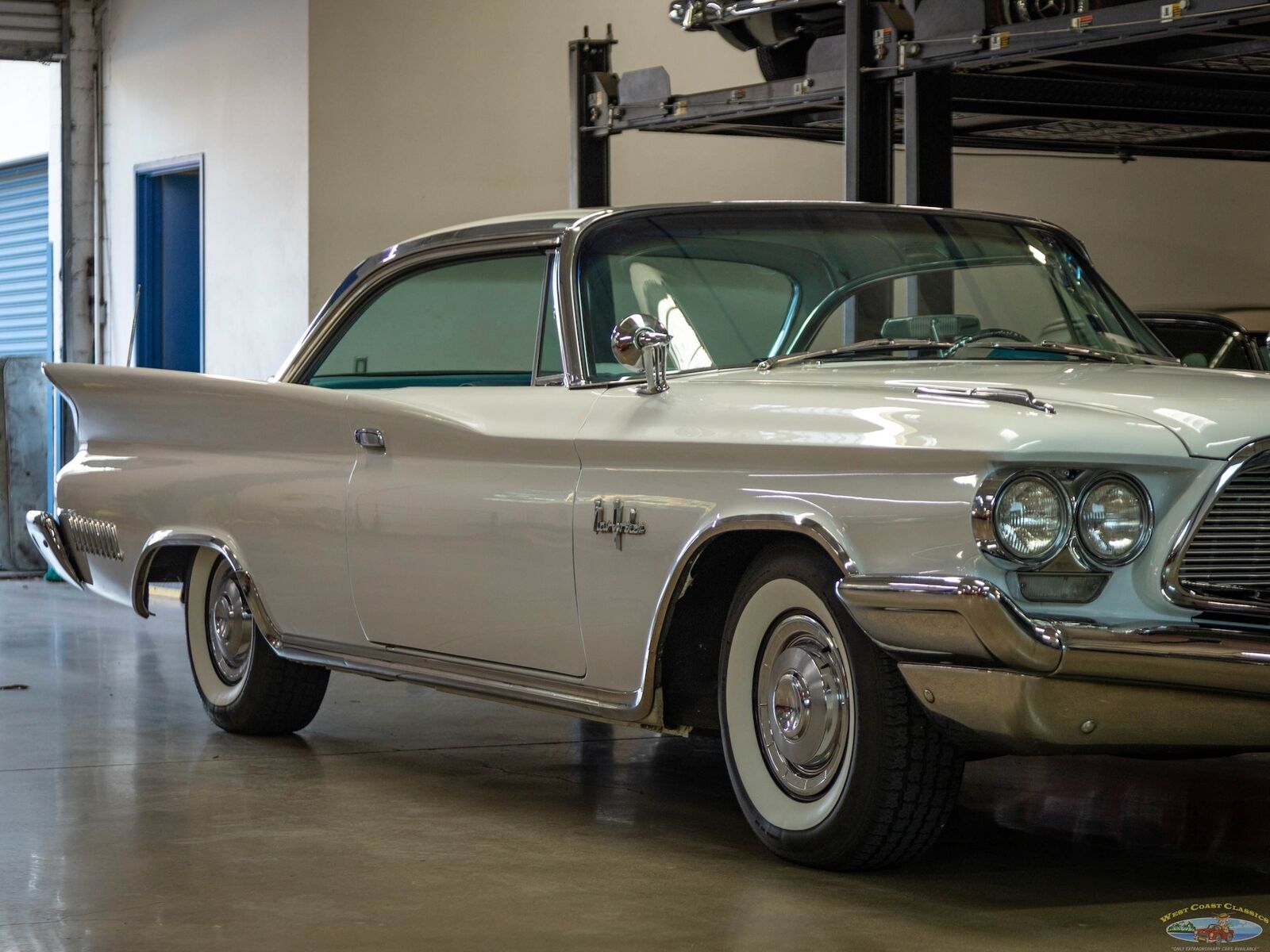 Chrysler-New-Yorker-1960-2-Door-Hardtop-10