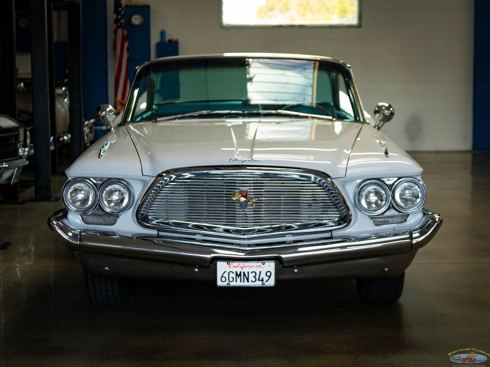 Chrysler-New-Yorker-1960-2-Door-Hardtop-12