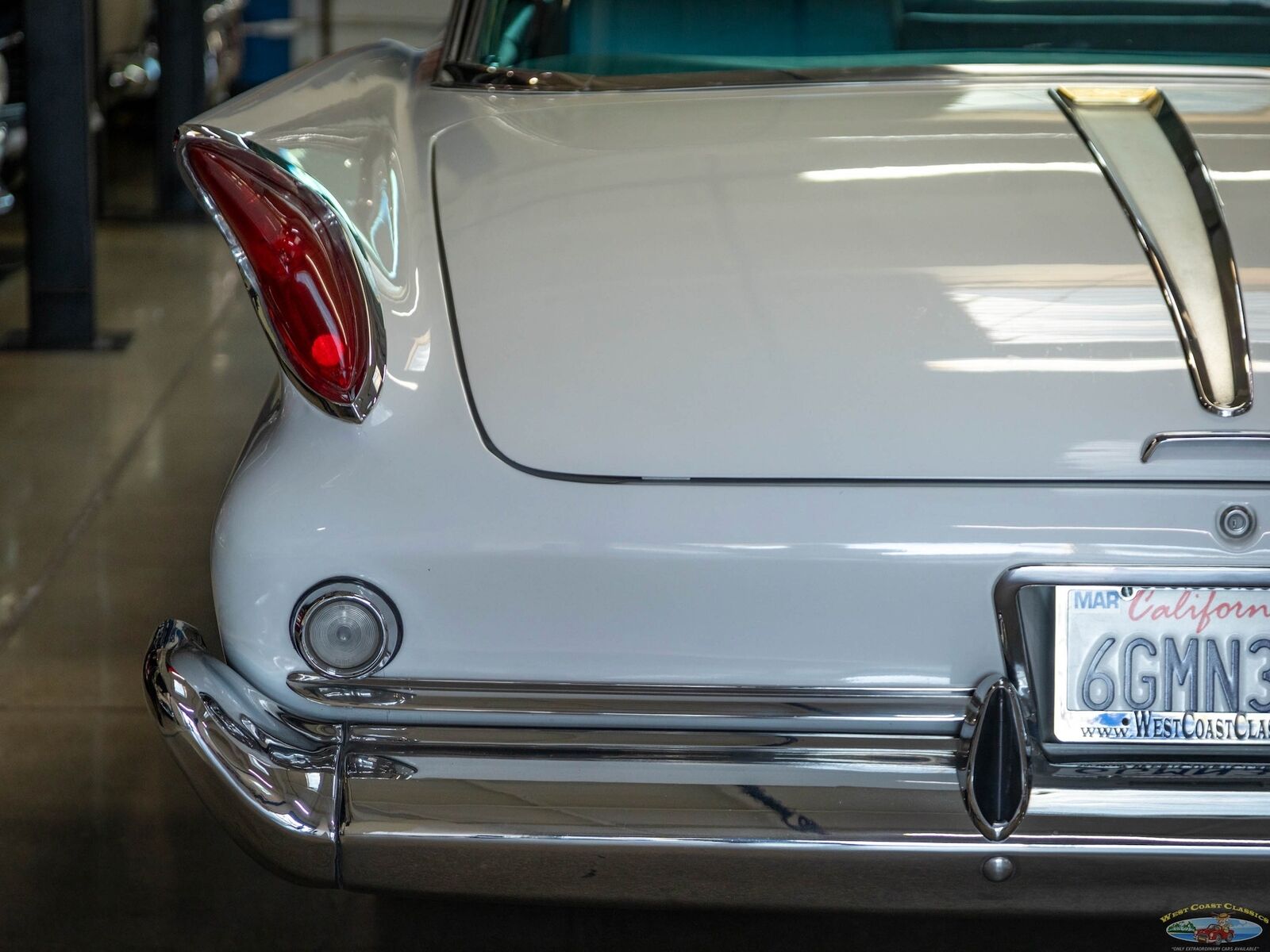 Chrysler-New-Yorker-1960-2-Door-Hardtop-17