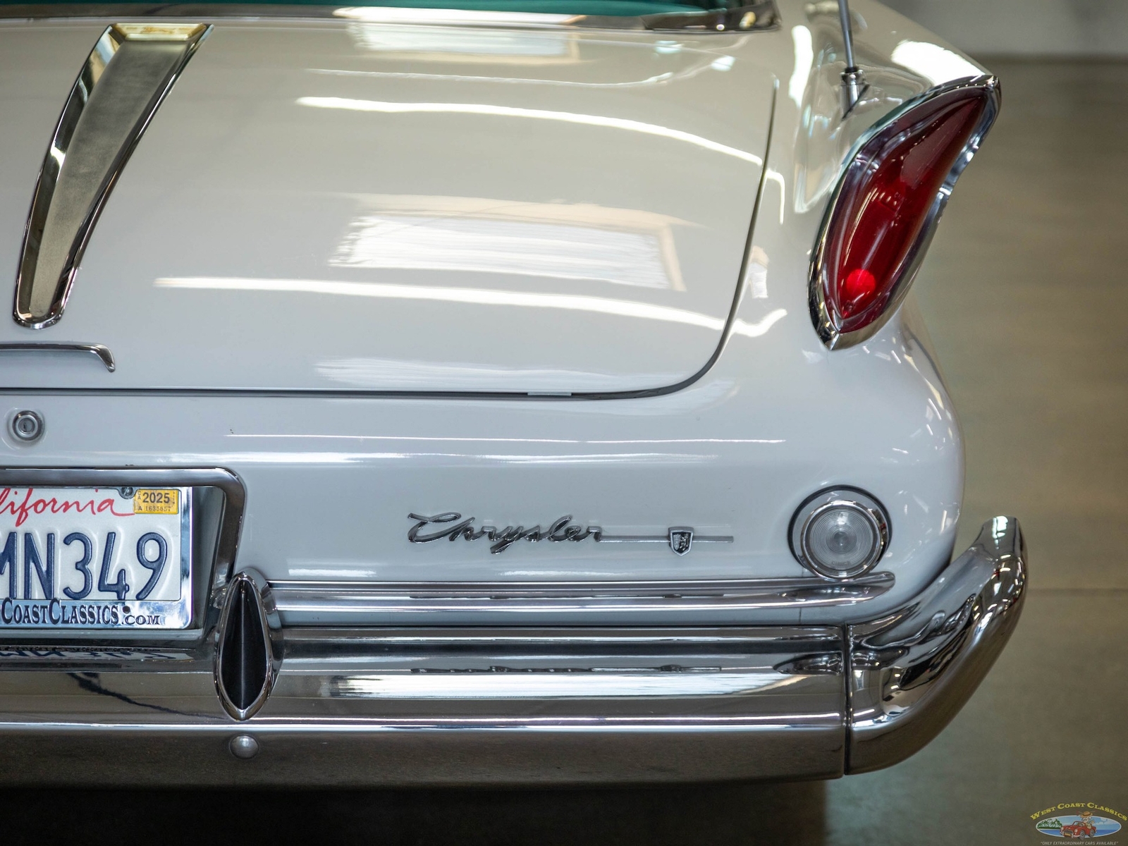 Chrysler-New-Yorker-1960-2-Door-Hardtop-19
