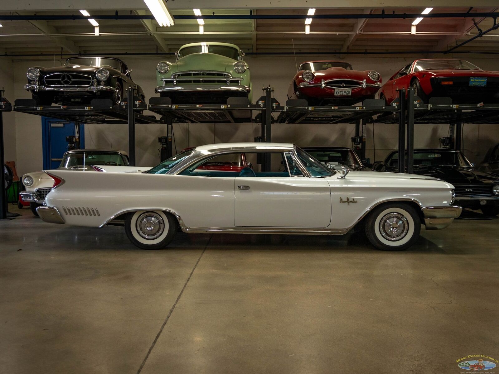 Chrysler-New-Yorker-1960-2-Door-Hardtop-2