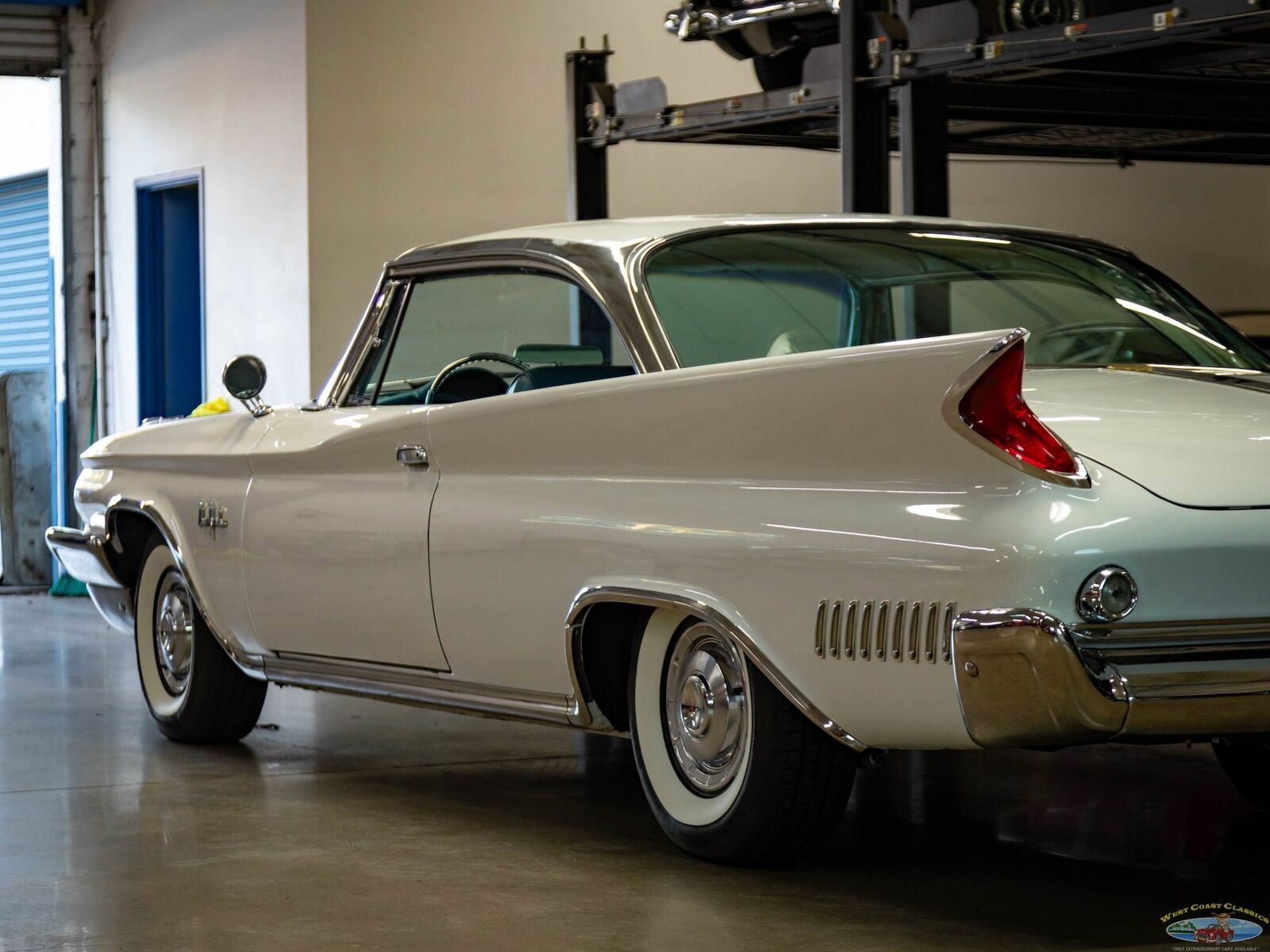 Chrysler-New-Yorker-1960-2-Door-Hardtop-21