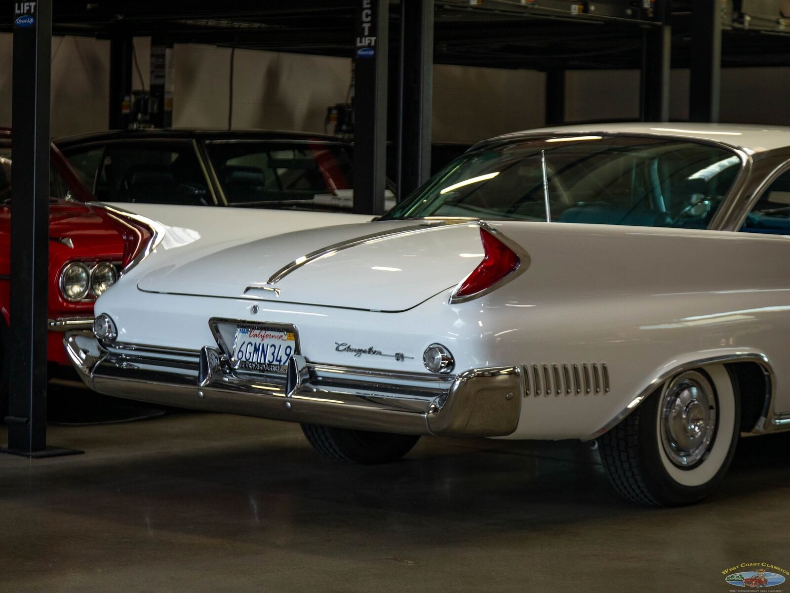 Chrysler-New-Yorker-1960-2-Door-Hardtop-24