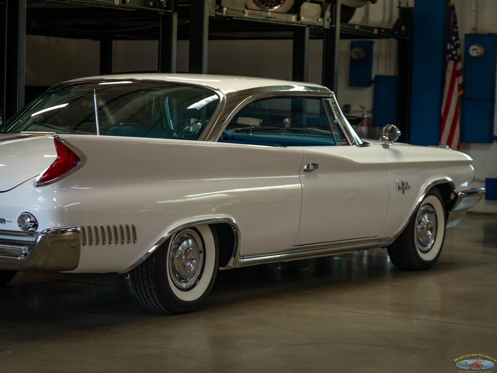 Chrysler-New-Yorker-1960-2-Door-Hardtop-25