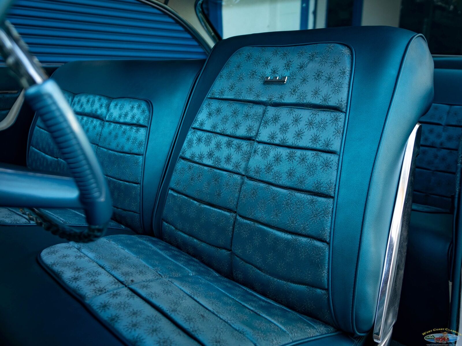 Chrysler-New-Yorker-1960-2-Door-Hardtop-26