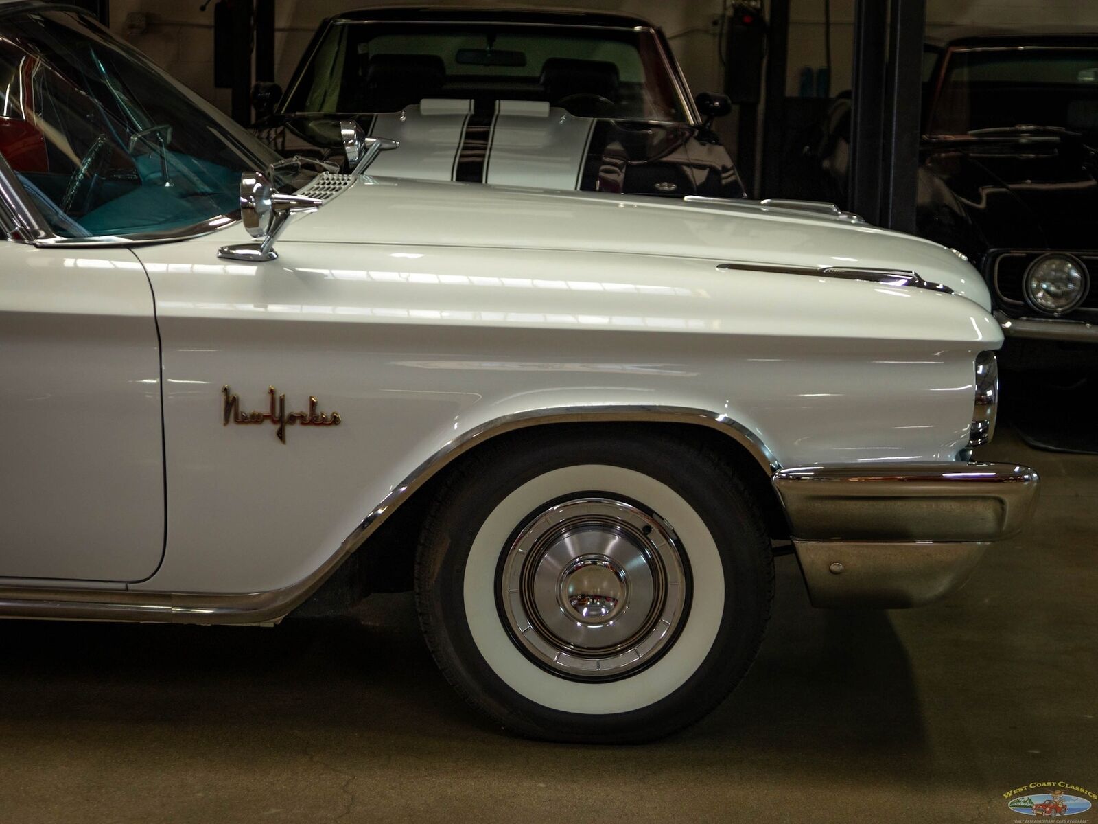 Chrysler-New-Yorker-1960-2-Door-Hardtop-3