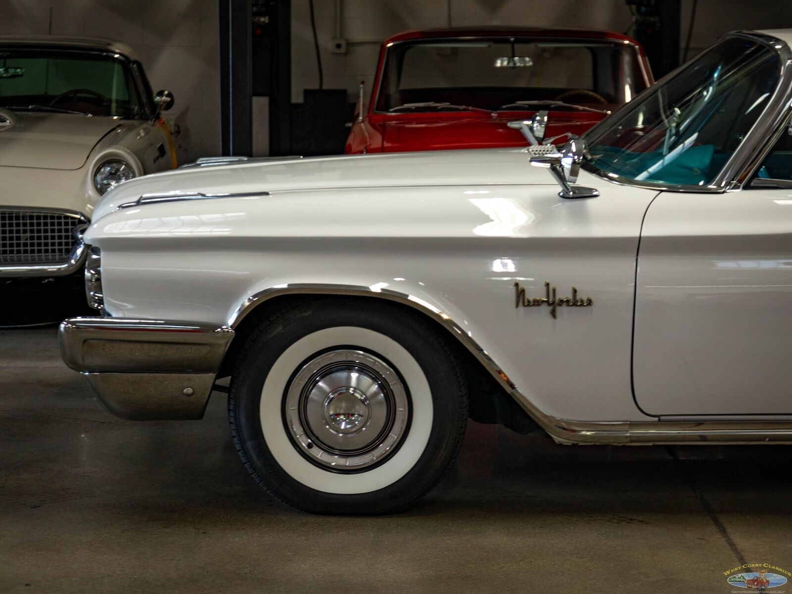 Chrysler-New-Yorker-1960-2-Door-Hardtop-4