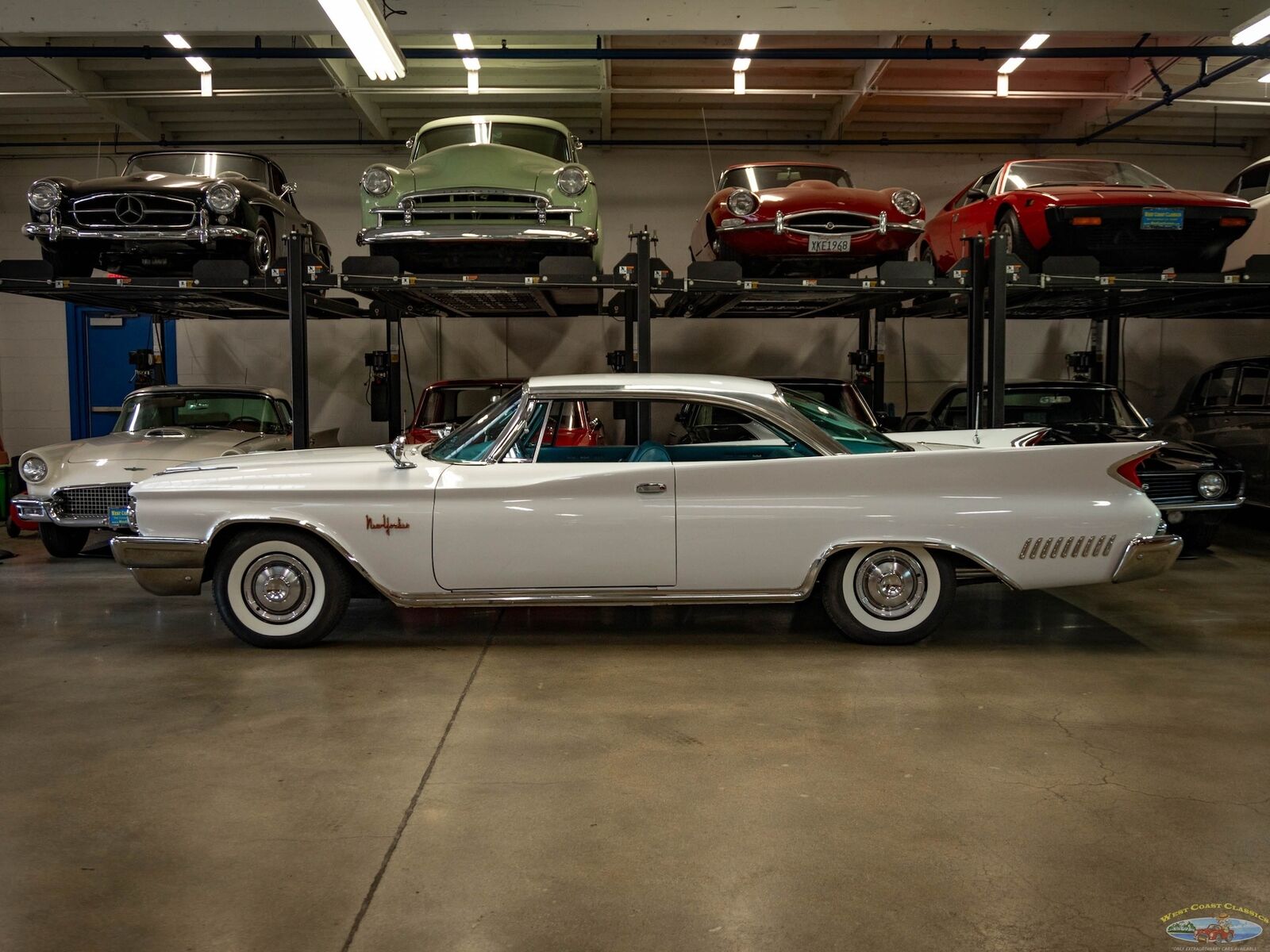 Chrysler-New-Yorker-1960-2-Door-Hardtop-5