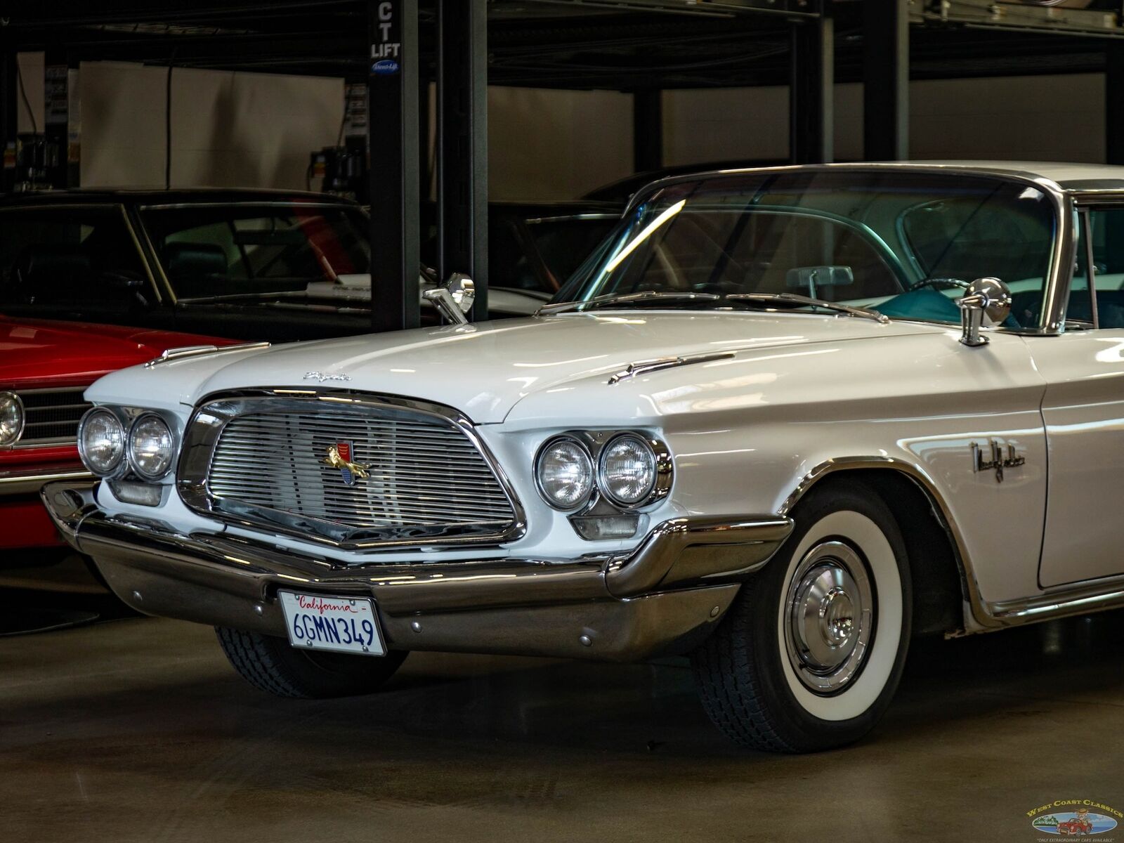 Chrysler-New-Yorker-1960-2-Door-Hardtop-7