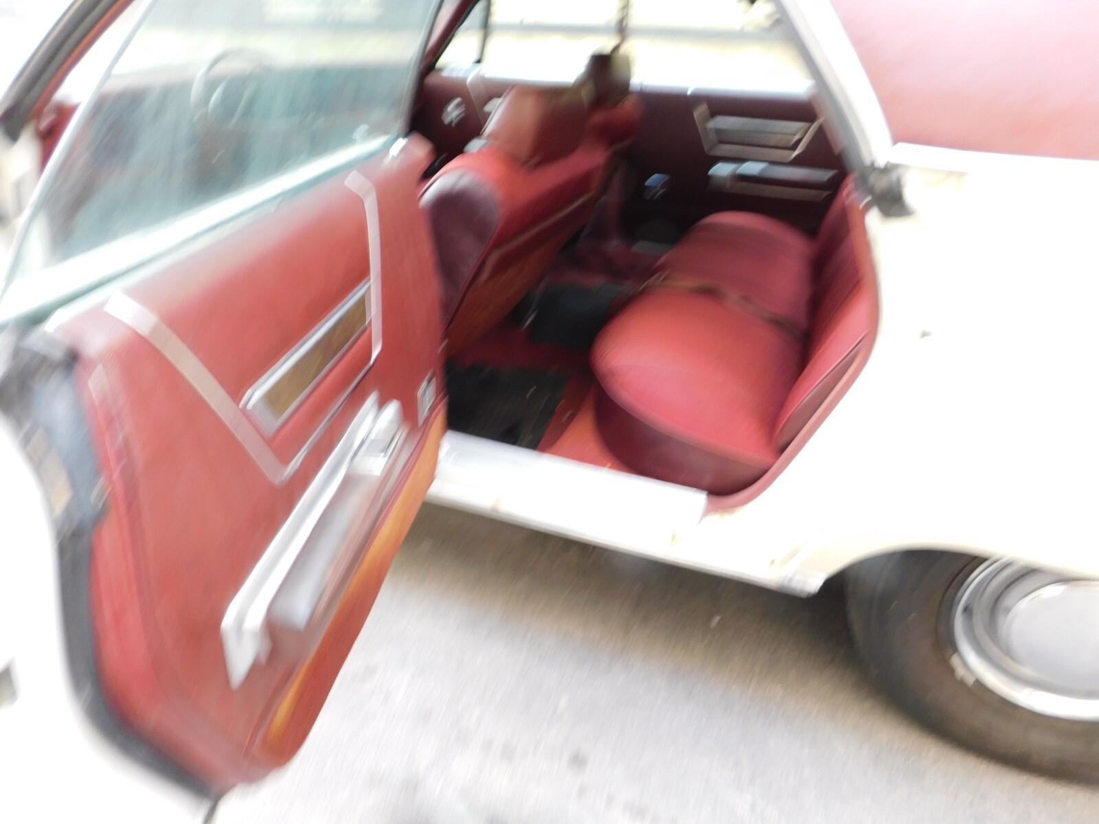 Chrysler-New-Yorker-1969-Sedan-12