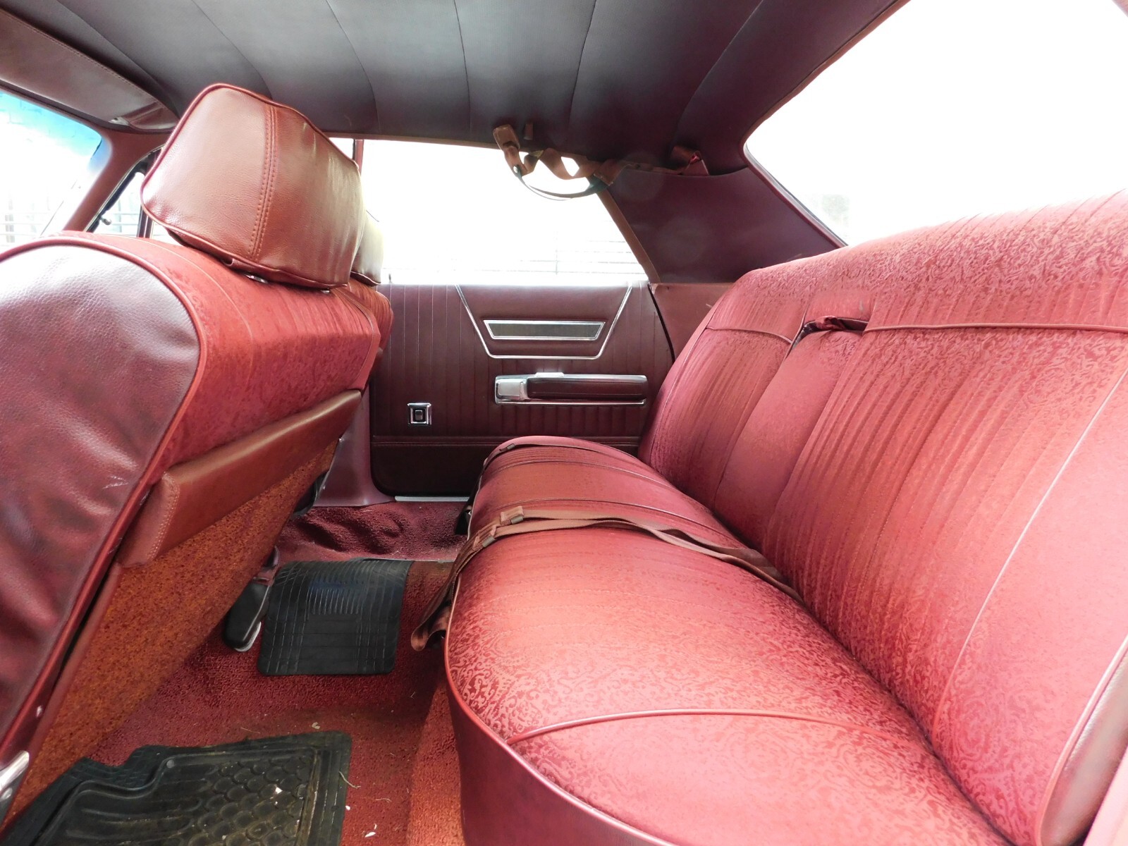 Chrysler-New-Yorker-1969-Sedan-14