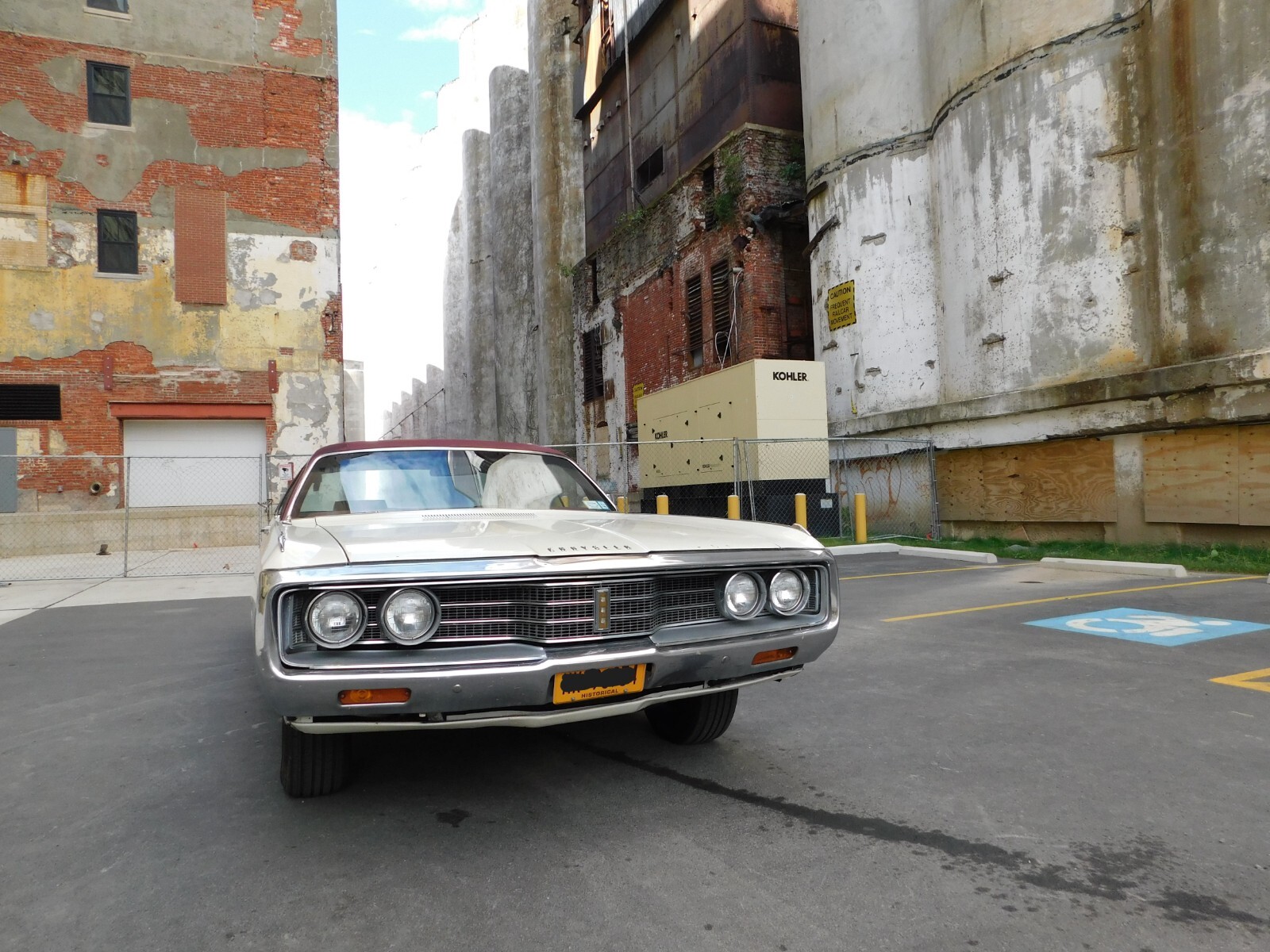 Chrysler-New-Yorker-1969-Sedan-2