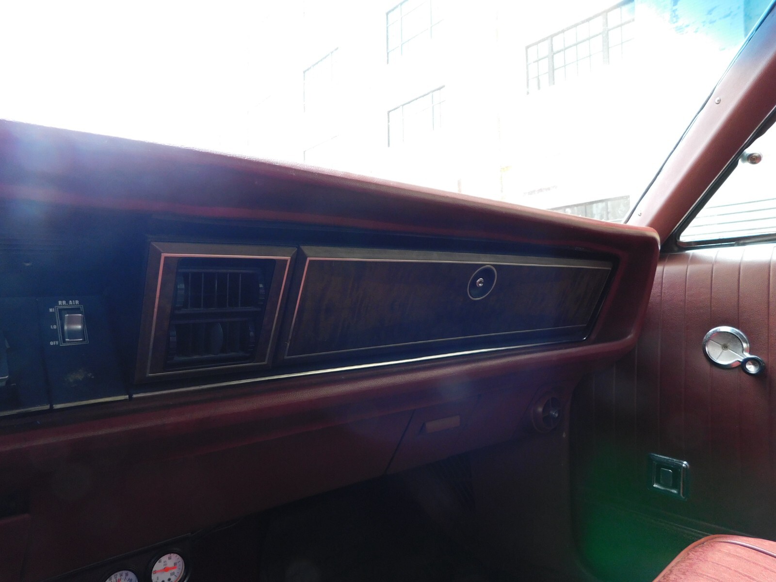 Chrysler-New-Yorker-1969-Sedan-22