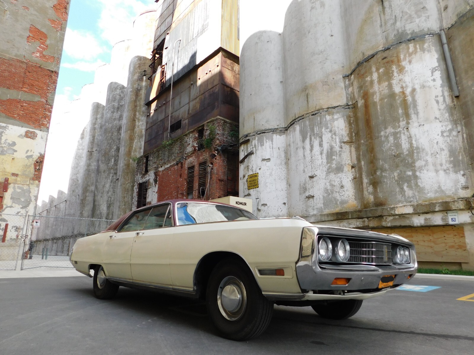 Chrysler-New-Yorker-1969-Sedan-3