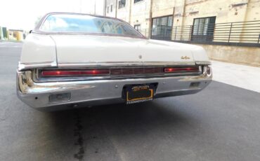 Chrysler-New-Yorker-1969-Sedan-5