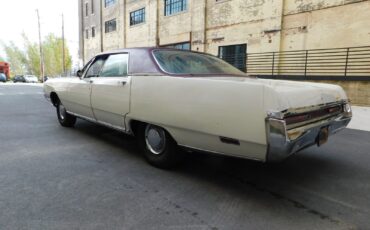 Chrysler-New-Yorker-1969-Sedan-6