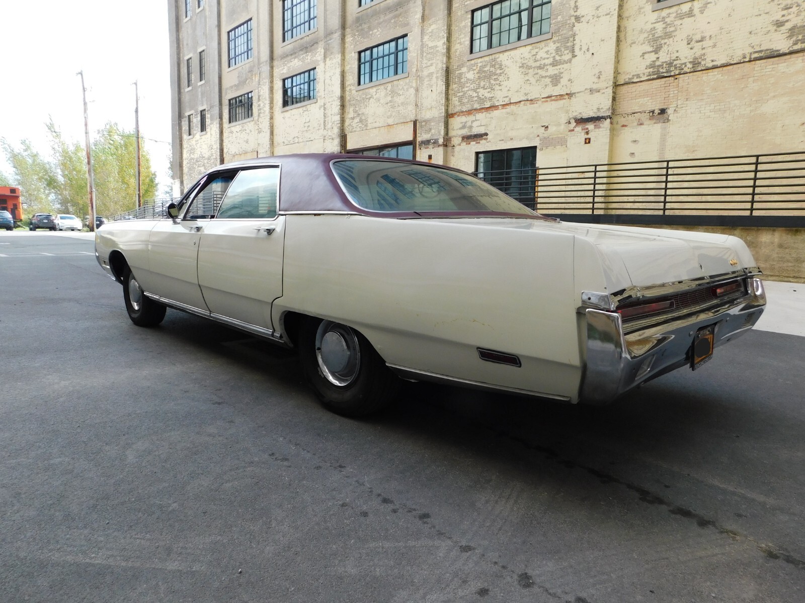 Chrysler-New-Yorker-1969-Sedan-6