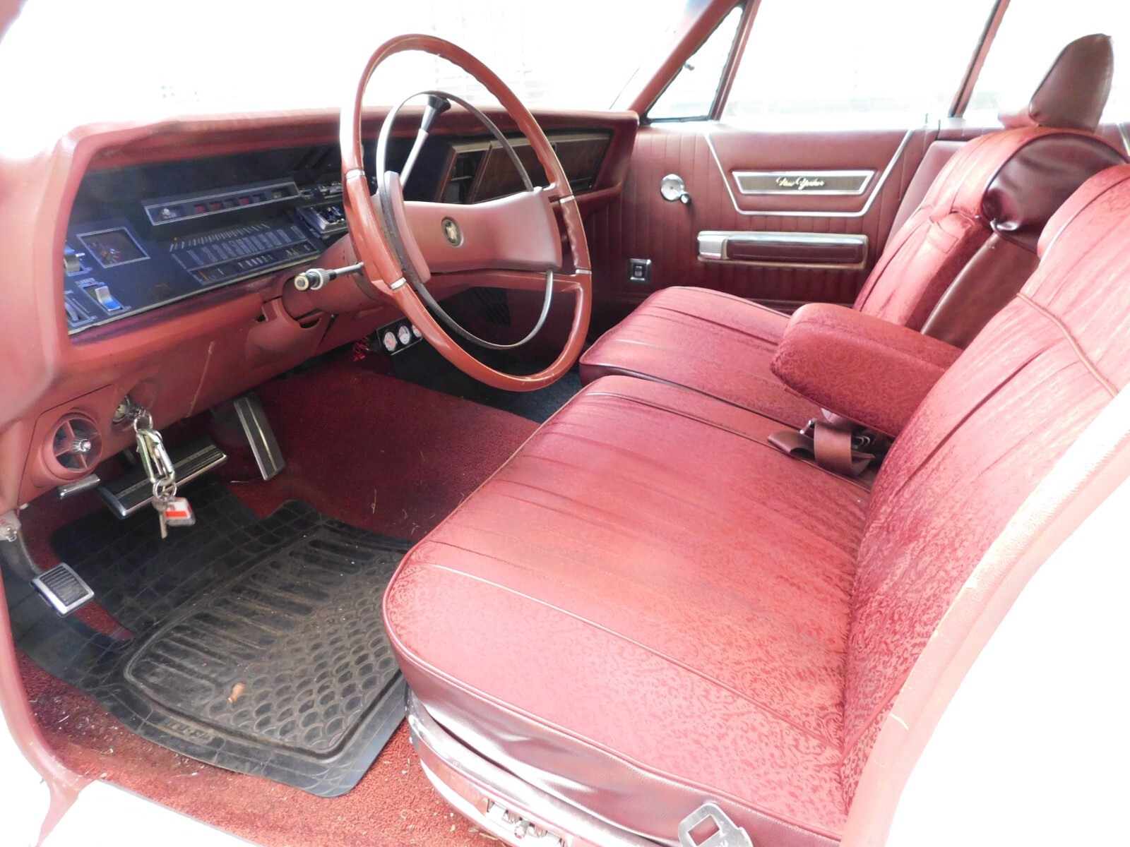 Chrysler-New-Yorker-1969-Sedan-9