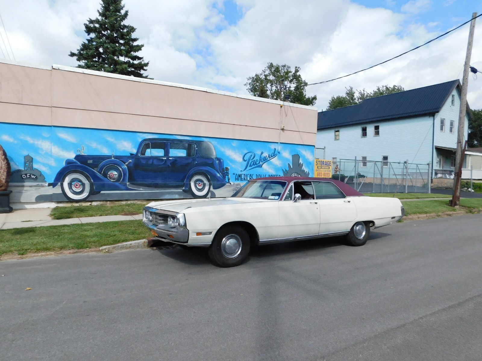 Chrysler New Yorker 1969 Sedan