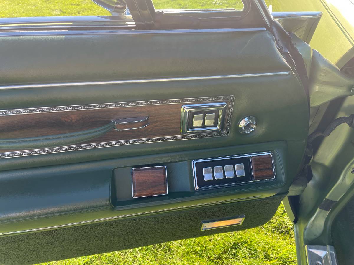 Chrysler-New-yorker-1973-green-12