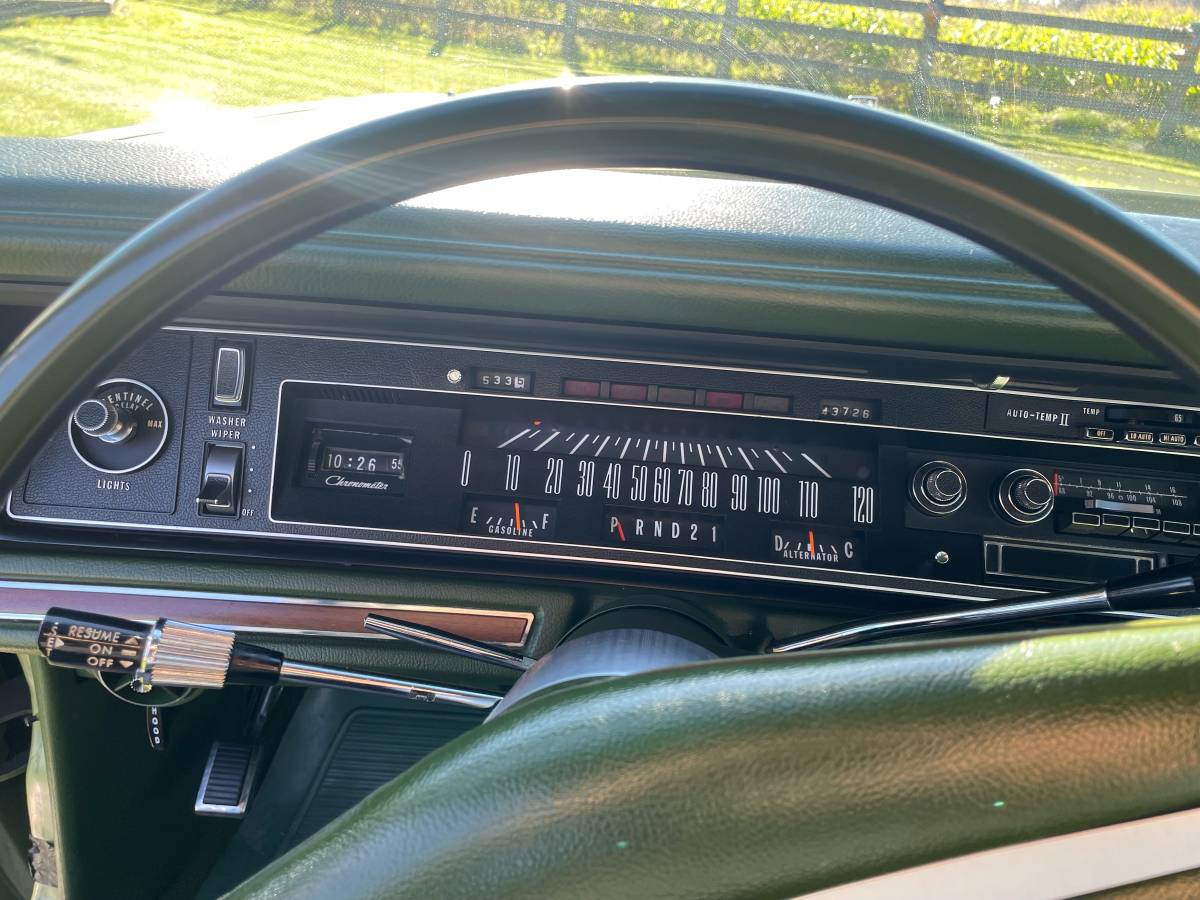 Chrysler-New-yorker-1973-green-13