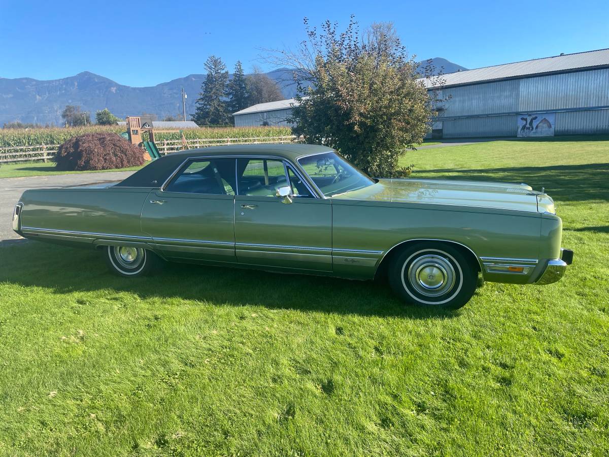 Chrysler-New-yorker-1973-green-2