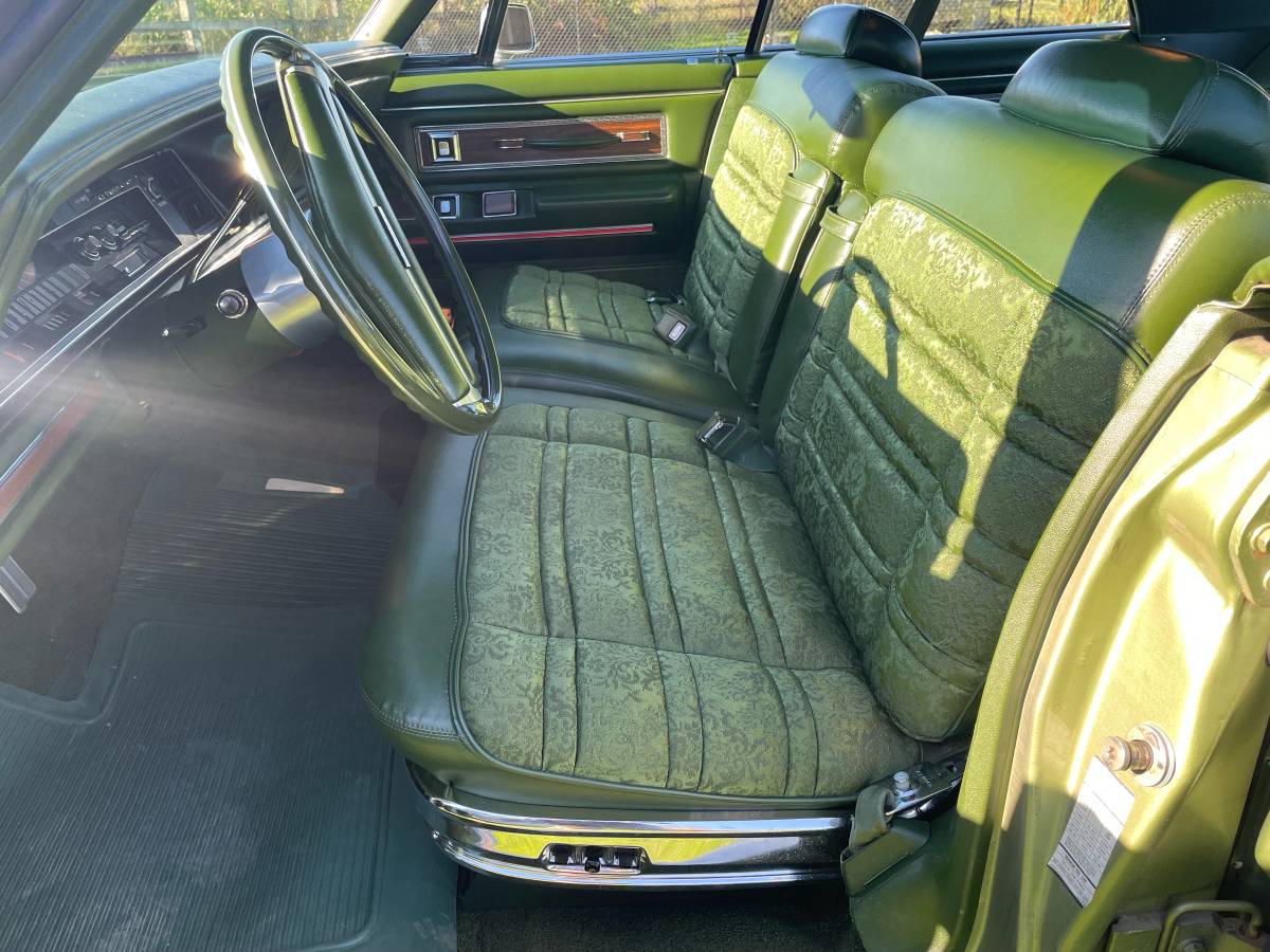 Chrysler-New-yorker-1973-green-8