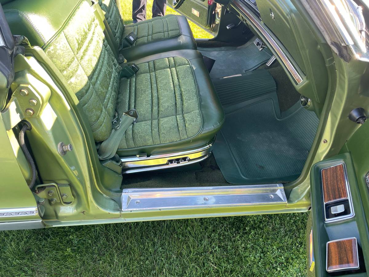 Chrysler-New-yorker-1973-green-9