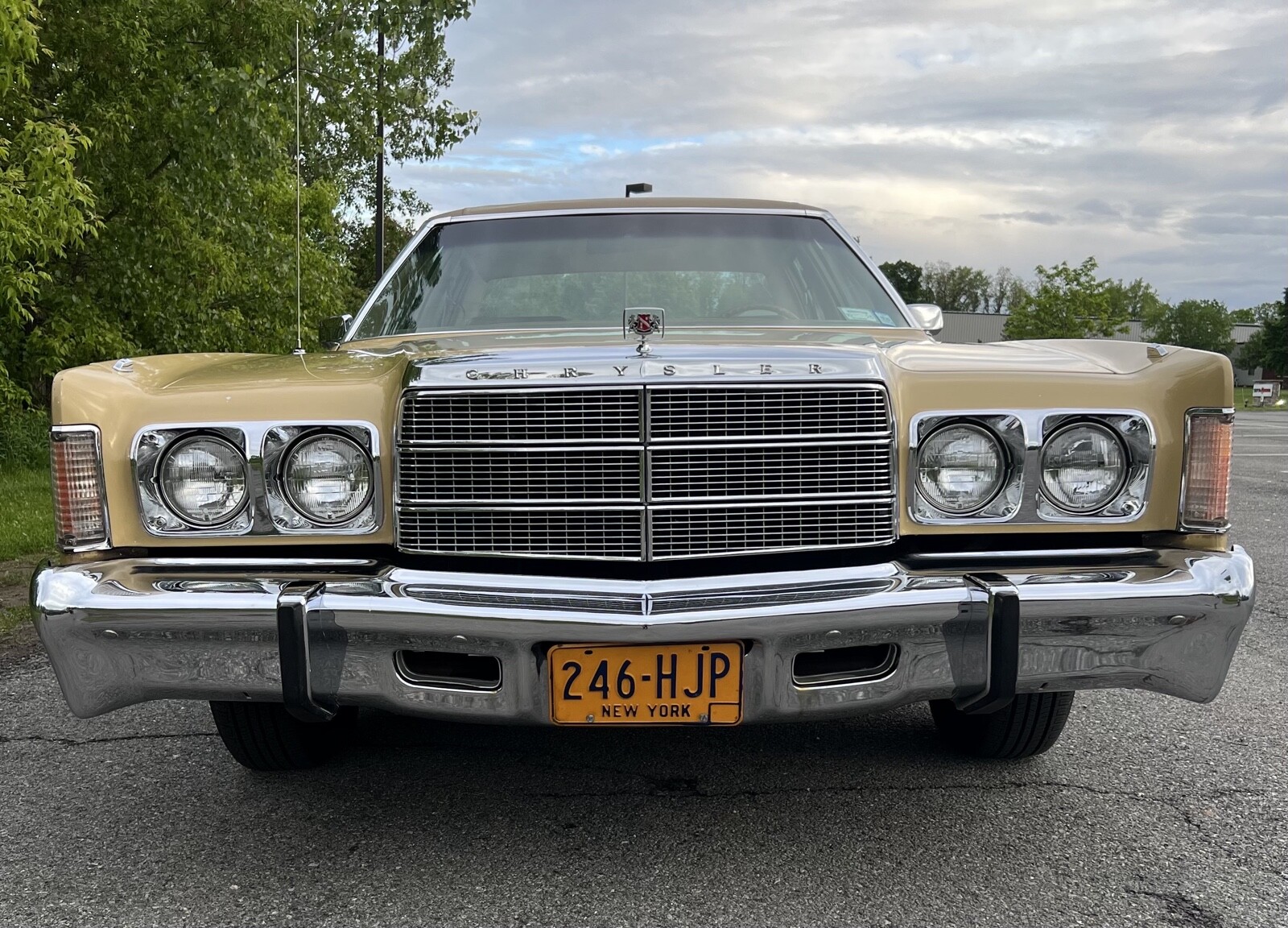 Chrysler-Newport-1977-1