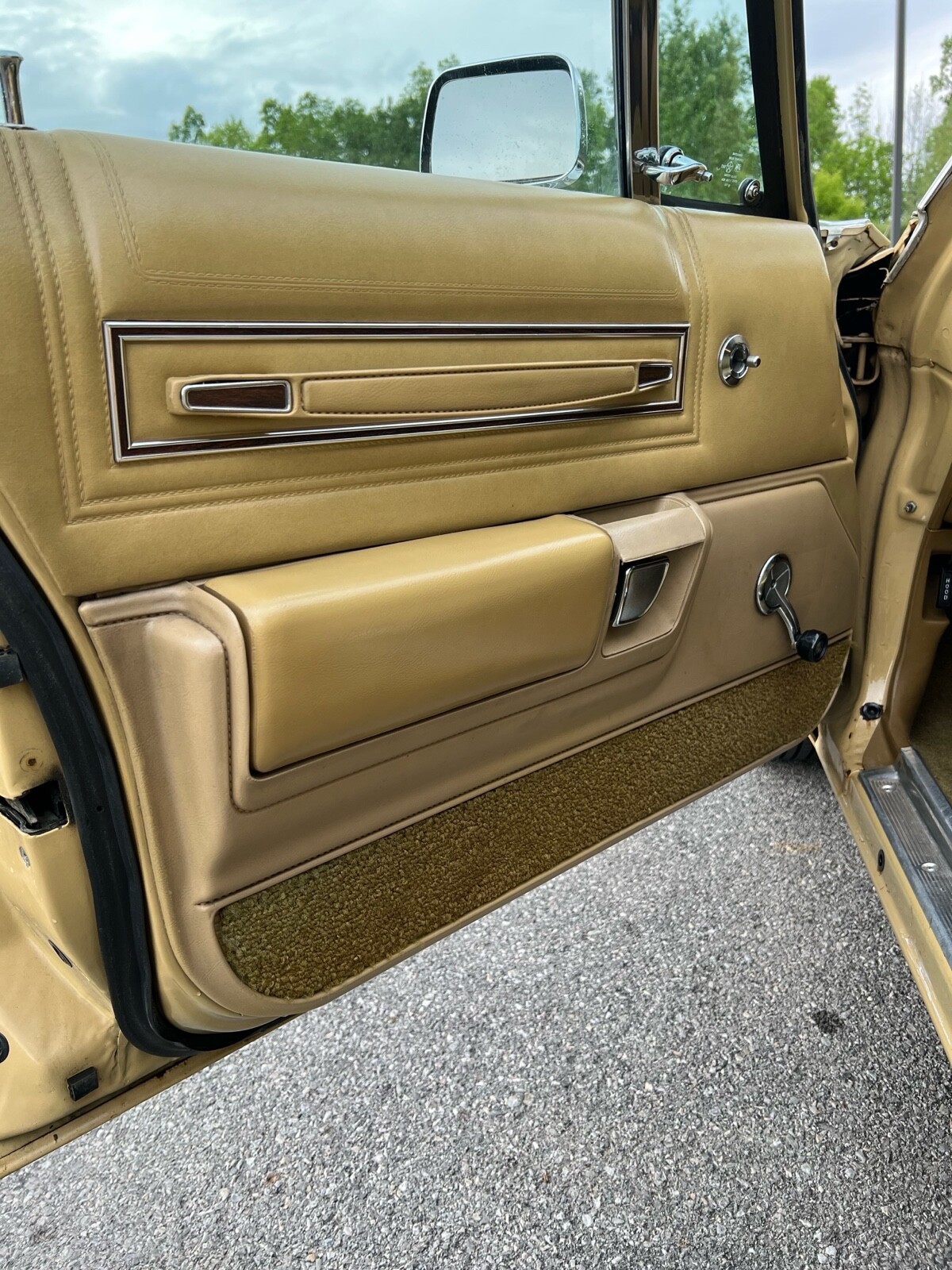 Chrysler-Newport-1977-12
