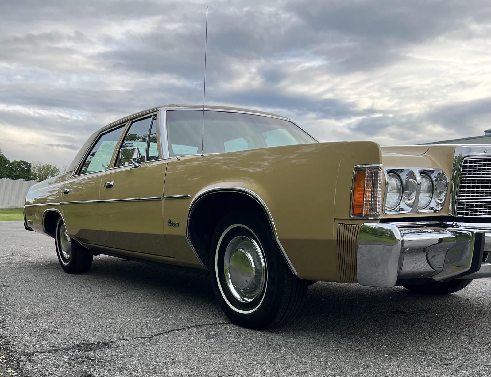 Chrysler-Newport-1977-2