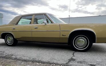 Chrysler-Newport-1977-3