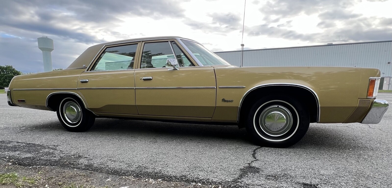Chrysler-Newport-1977-3