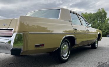 Chrysler-Newport-1977-4