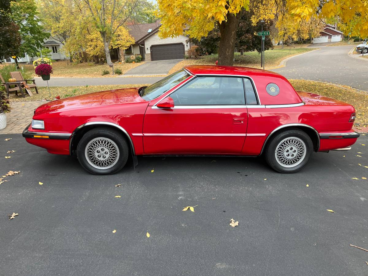 Chrysler Tc by maserati  1990 red