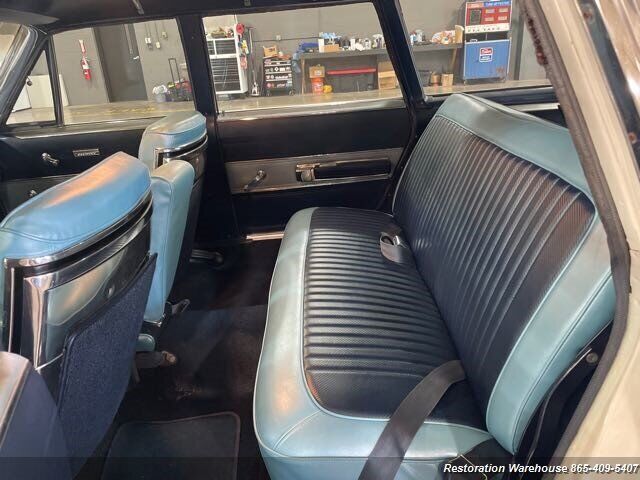 Chrysler-Town-Country-1966-21