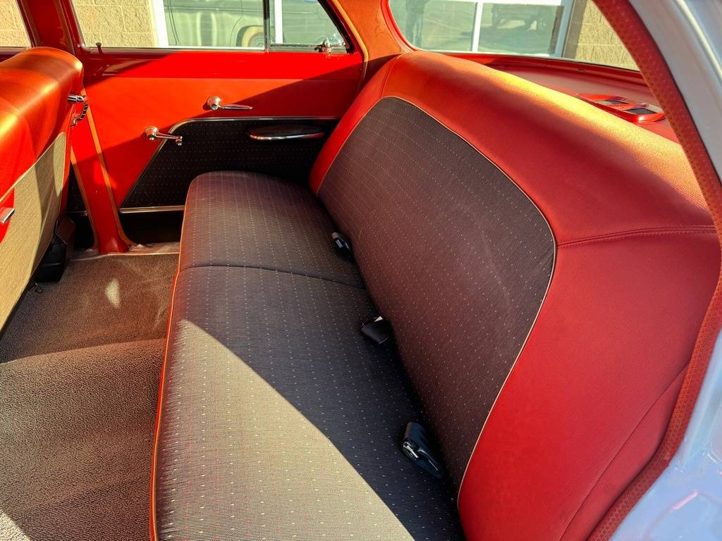 Chrysler-Windsor-deluxe-1955-grey-1