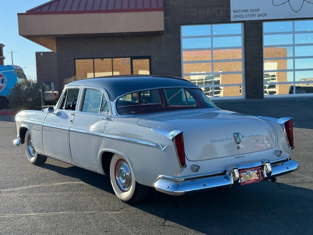 Chrysler-Windsor-deluxe-1955-grey-14
