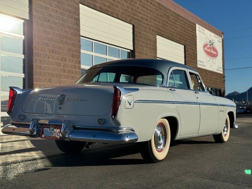 Chrysler-Windsor-deluxe-1955-grey-2