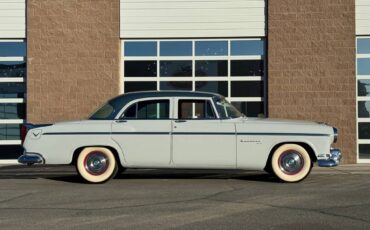 Chrysler-Windsor-deluxe-1955-grey