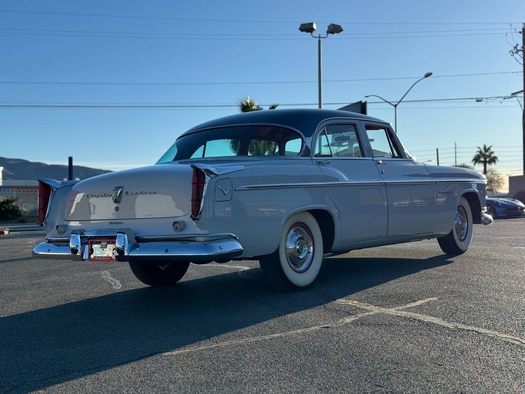 Chrysler-Windsor-deluxe-1955-grey-9