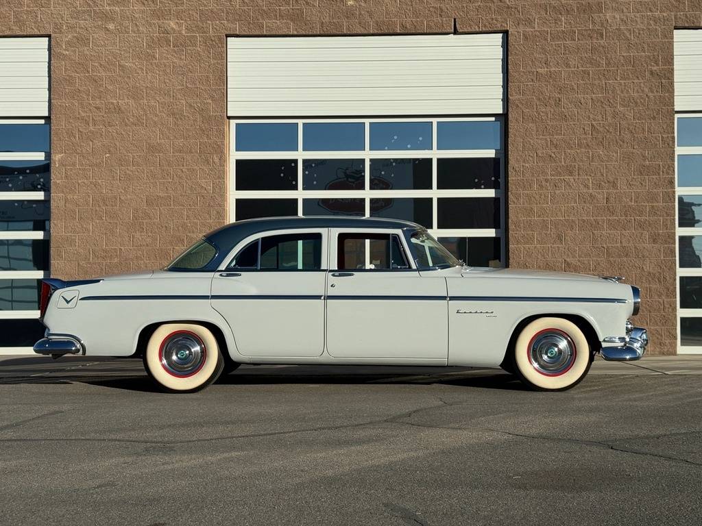 Chrysler Windsor deluxe  1955 grey