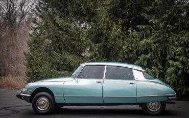 Citroen-DS-21-1972-Sedan-1