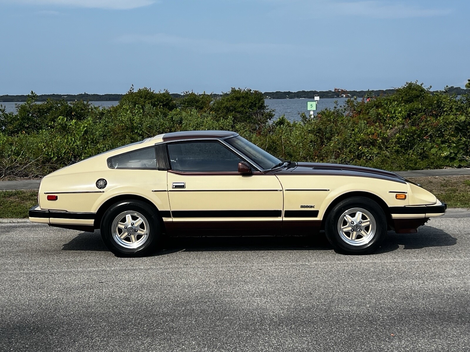 Datsun-280-ZX-1982-13