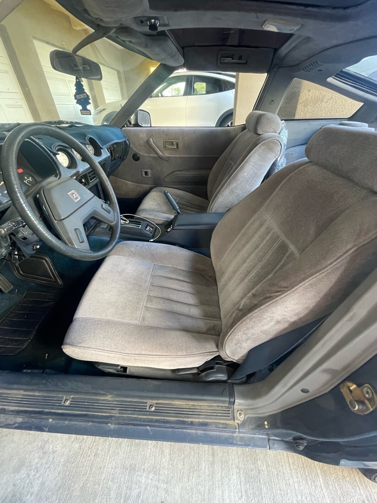 Datsun-280ZX-1983-9