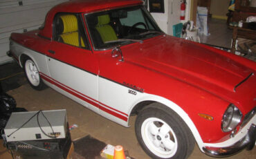 Datsun-Roadster-1969-Coupe-18